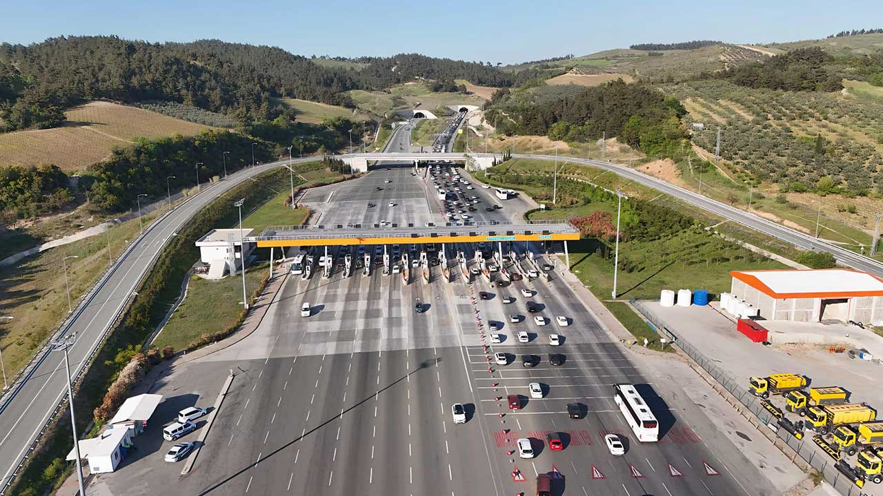 Foto - Ulaştırma ve Altyapı Bakanı Abdulkadir Uraloğlu: 1 yılda otoyol ve köprülerden 1,1 milyar araç geçti