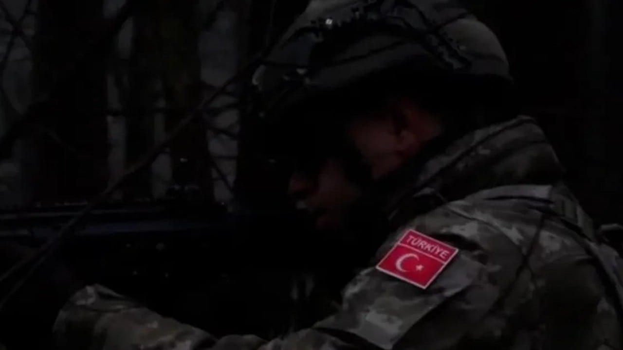 Foto - Avrupa ülkesi bu görüntülerle çalkalanıyor! Türk savaş gemileri, İHA'lar ve 2000 asker kritik noktaya konuşlandı