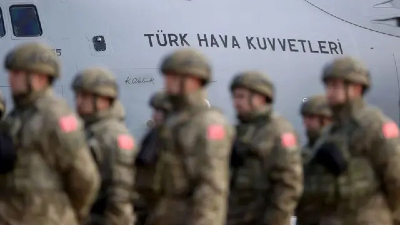 Foto - Avrupa ülkesi bu görüntülerle çalkalanıyor! Türk savaş gemileri, İHA'lar ve 2000 asker kritik noktaya konuşlandı