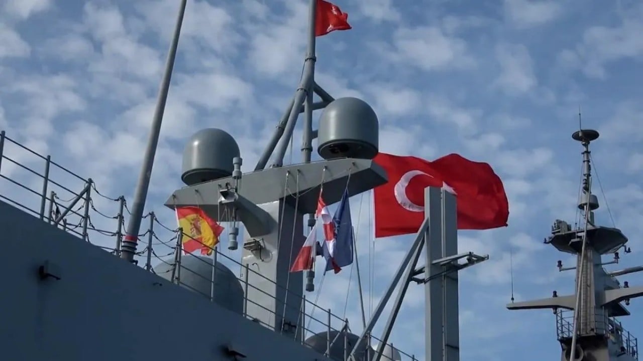 Foto - Avrupa ülkesi bu görüntülerle çalkalanıyor! Türk savaş gemileri, İHA'lar ve 2000 asker kritik noktaya konuşlandı