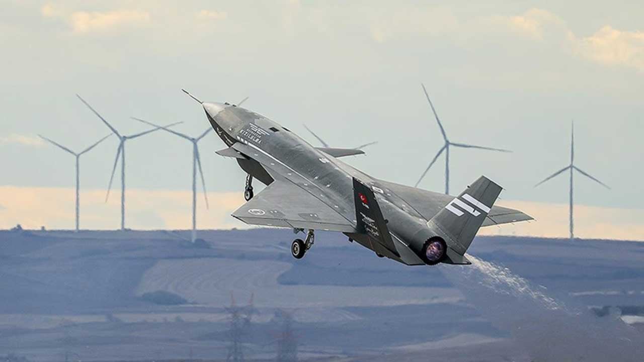 Foto - Ülke paniğe kapıldı: Bayraktar Kızılelma'nın göbeğinden fırlatılan füzeyi görmemiz artık çok yakın