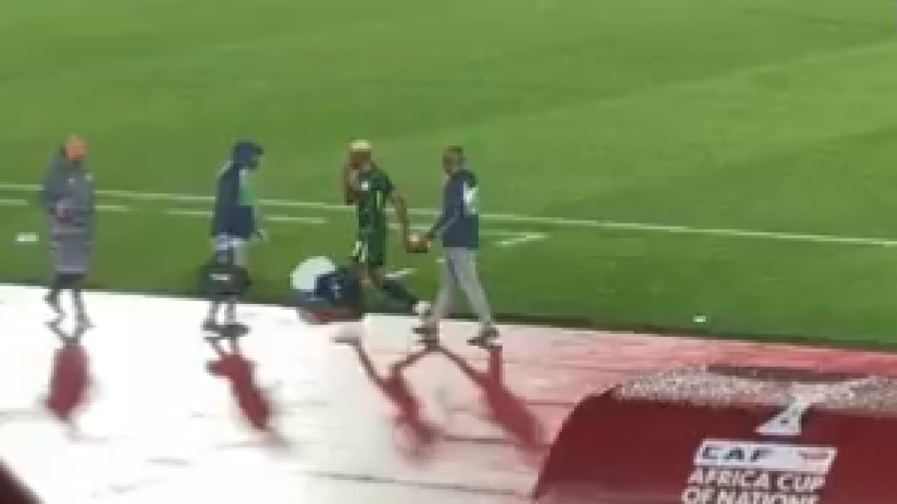 Foto - Ülke şaşkın: Osimhen'in Tanzanya maçında hocasıyla yaşadıkları Afrika'da olay oldu