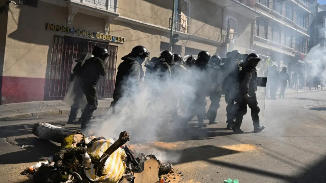 Foto - Ülke yangın yerine döndü! Kamyonlarla yolları kapattılar!
