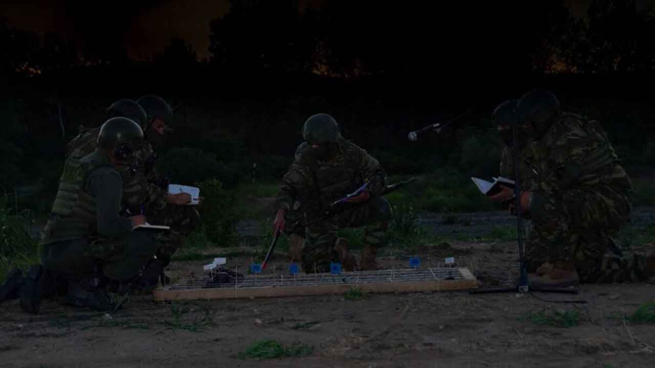 Foto - Ülkede araçların trafiği çıkması, hayvanların otlatılması yasaklandı: Savaş tankları Türkiye'ye karşı harekete geçecek