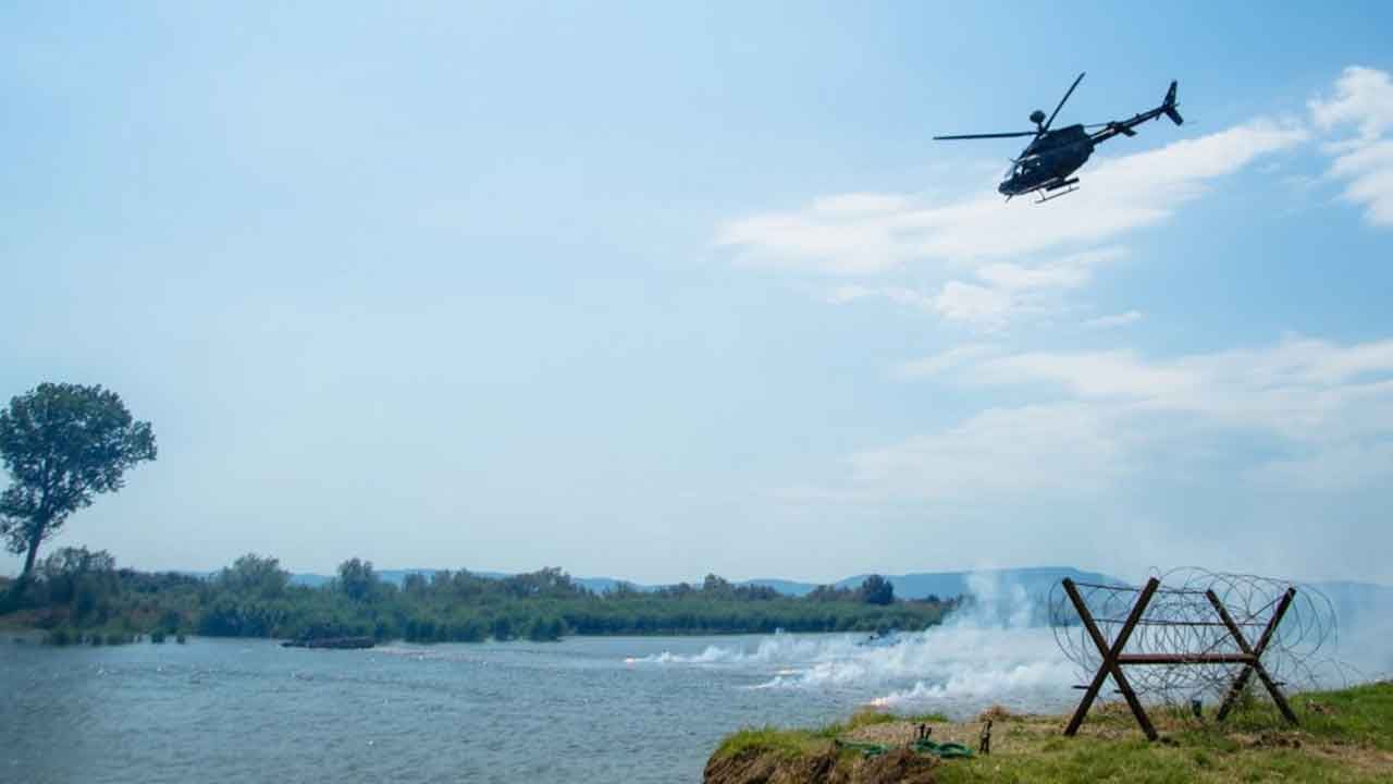 Foto - Ülkede araçların trafiği çıkması, hayvanların otlatılması yasaklandı: Savaş tankları Türkiye'ye karşı harekete geçecek