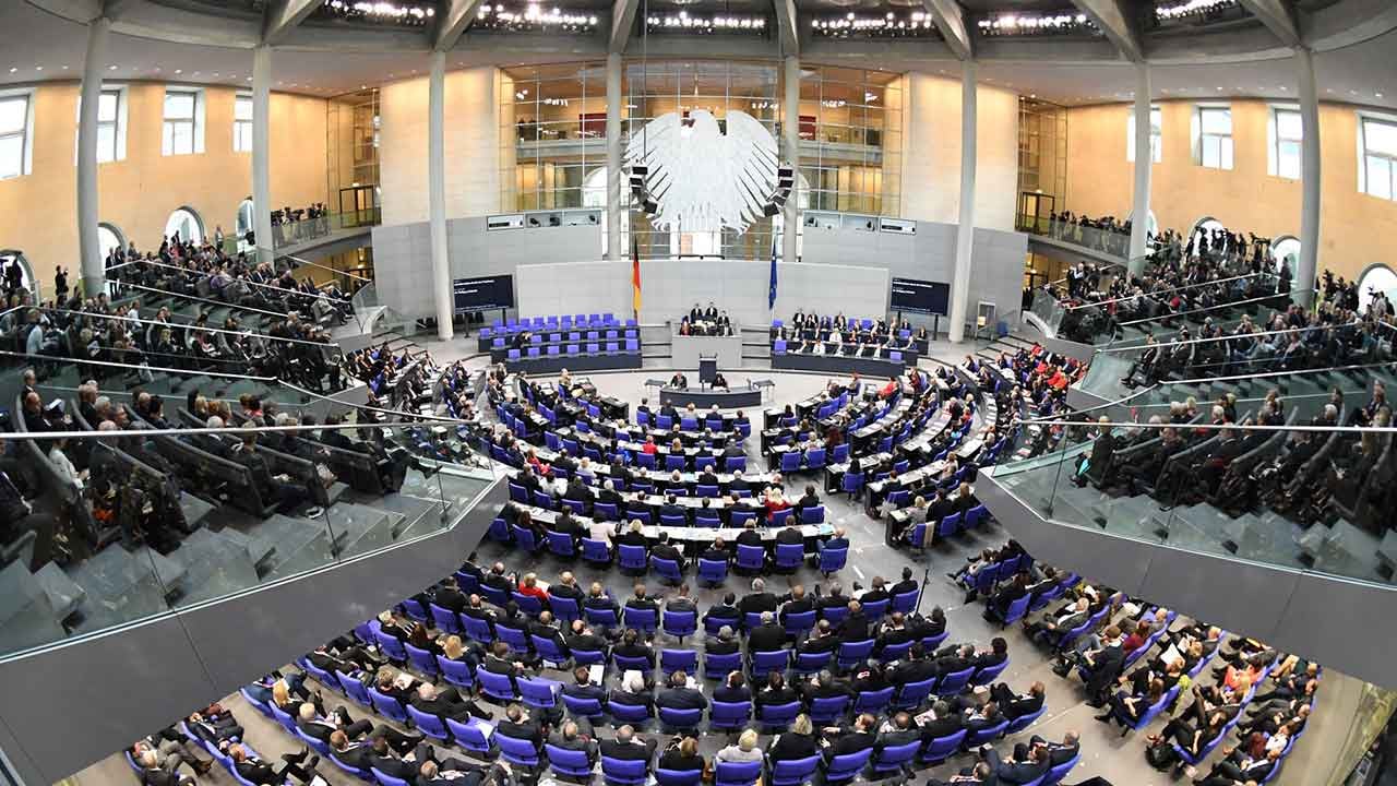 Foto - Ülkede hükümetin kemer sıkma politikalarına destek verdiler: Milletvekilleri zamdan vazgeçti