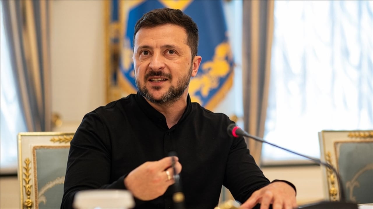 Foto - Ülkesi yanıyor, Zelenskiy fuhuş peşinde! Skandal paylaşım ortalığı karıştırdı