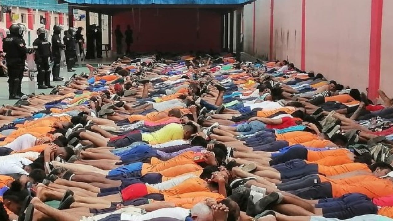 Foto - Ülkeyi ayağa kaldıran skandal: 27'si boğazından asılmış 31 ceset bulundu!