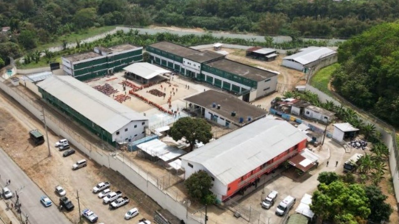 Ülkeyi ayağa kaldıran skandal: 27'si boğazından asılmış 31 ceset bulundu!