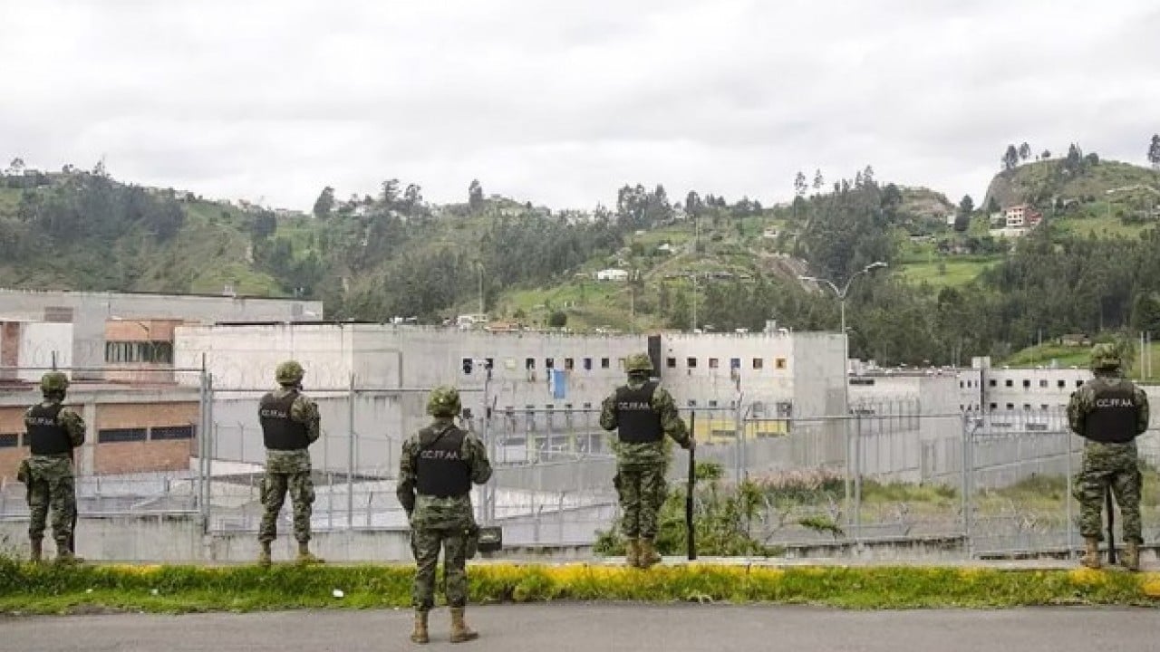Foto - Ülkeyi ayağa kaldıran skandal: 27'si boğazından asılmış 31 ceset bulundu!