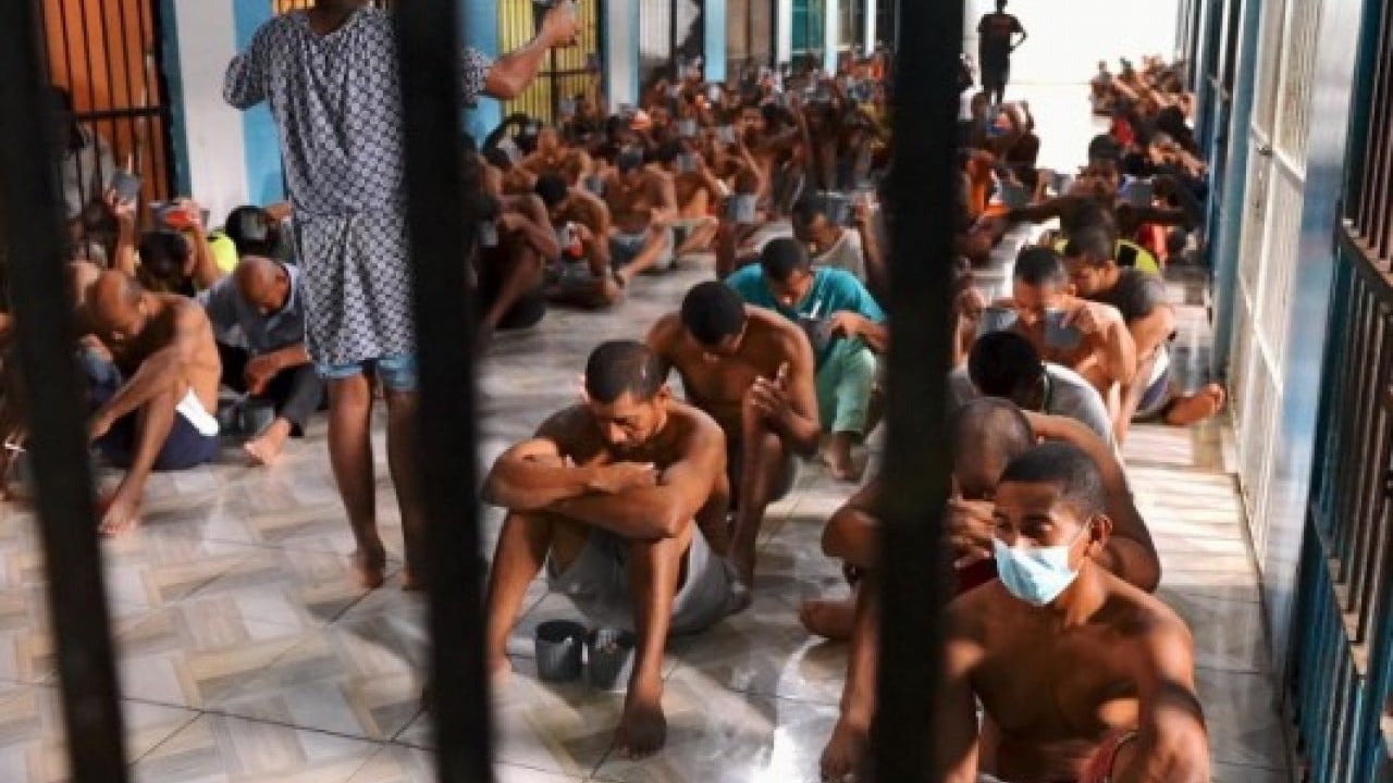 Foto - Ülkeyi ayağa kaldıran skandal: 27'si boğazından asılmış 31 ceset bulundu!