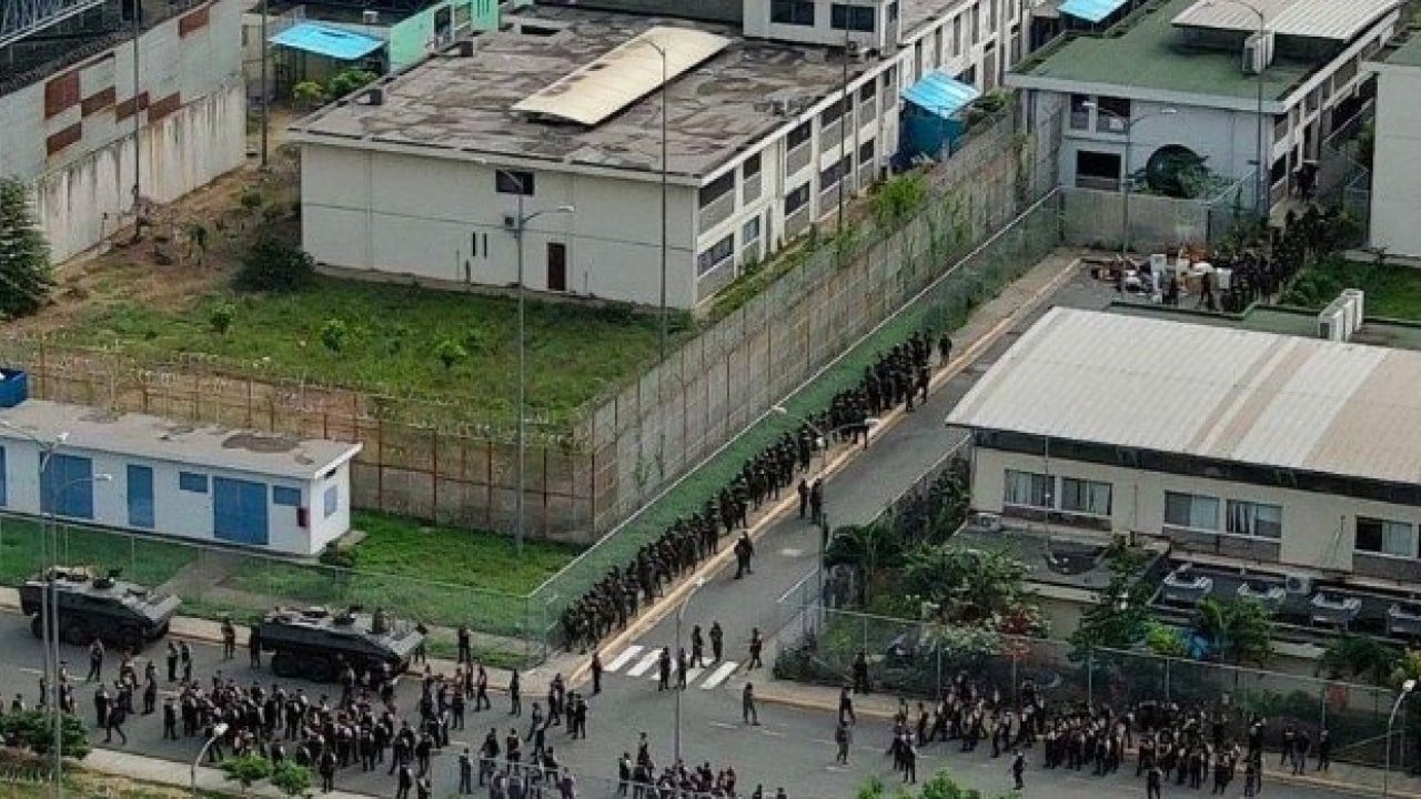 Foto - Ülkeyi ayağa kaldıran skandal: 27'si boğazından asılmış 31 ceset bulundu!