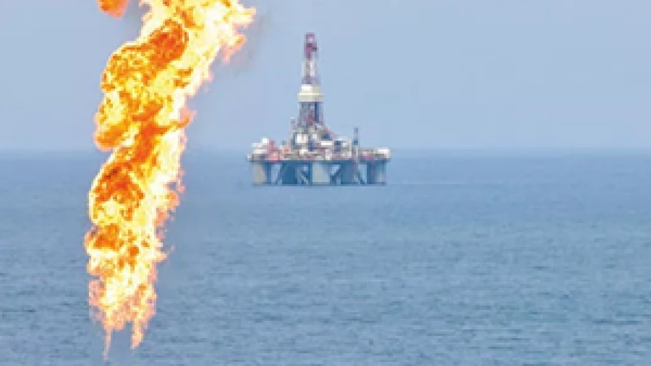 Foto - Ülkeyi zengin edecek devasa keşif: Denizin 90 metre altından doğalgaz fışkırdı