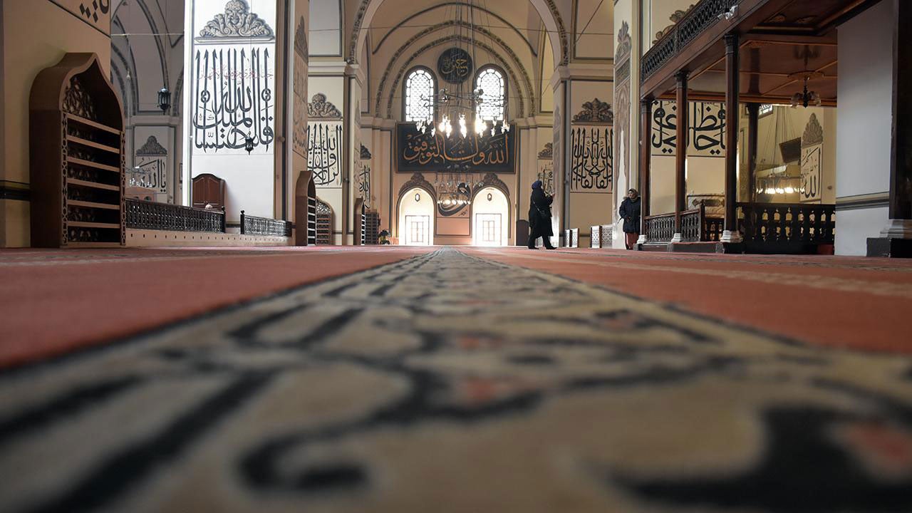 Ulu Camii için Demirci’de özel dokuma! 3 bin 200 metrekarelik halı bayrama yetiştirilecek