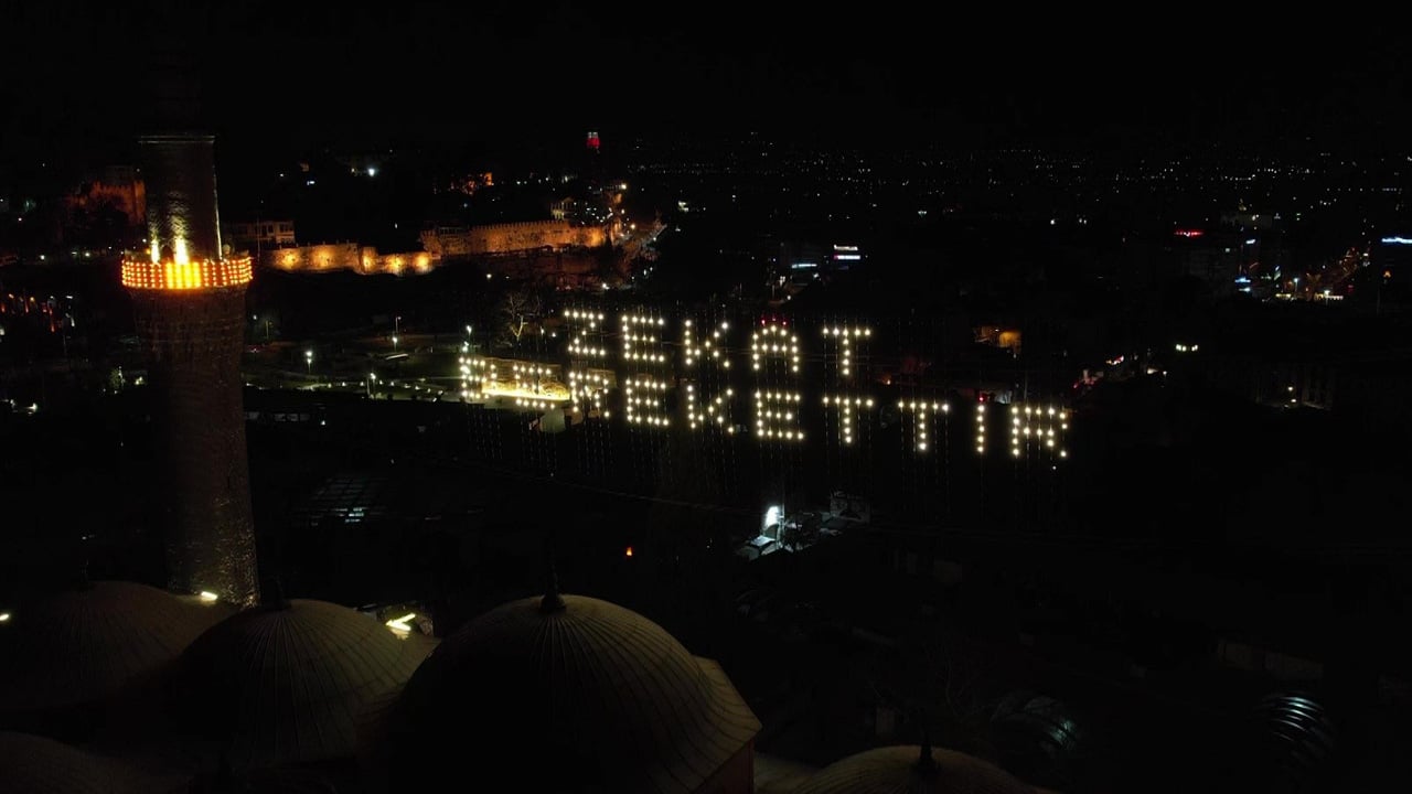 Foto - Ulu Cami’nin minarelerinden Uludağ’a uzanan ışık! "Zekat Berekettir"