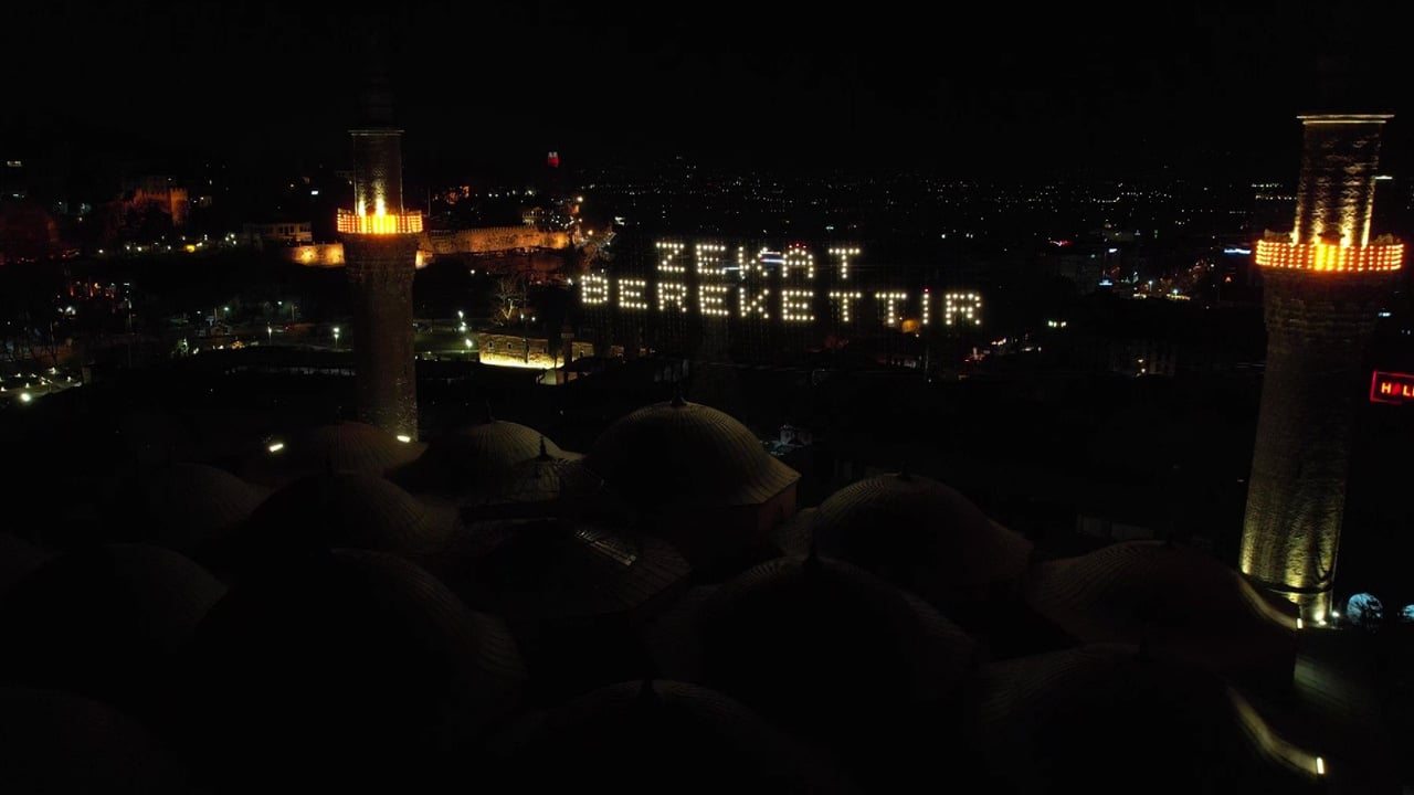 Foto - Ulu Cami’nin minarelerinden Uludağ’a uzanan ışık! "Zekat Berekettir"