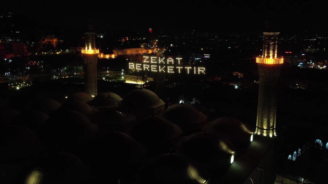 Foto - Ulu Cami’nin minarelerinden Uludağ’a uzanan ışık! "Zekat Berekettir"