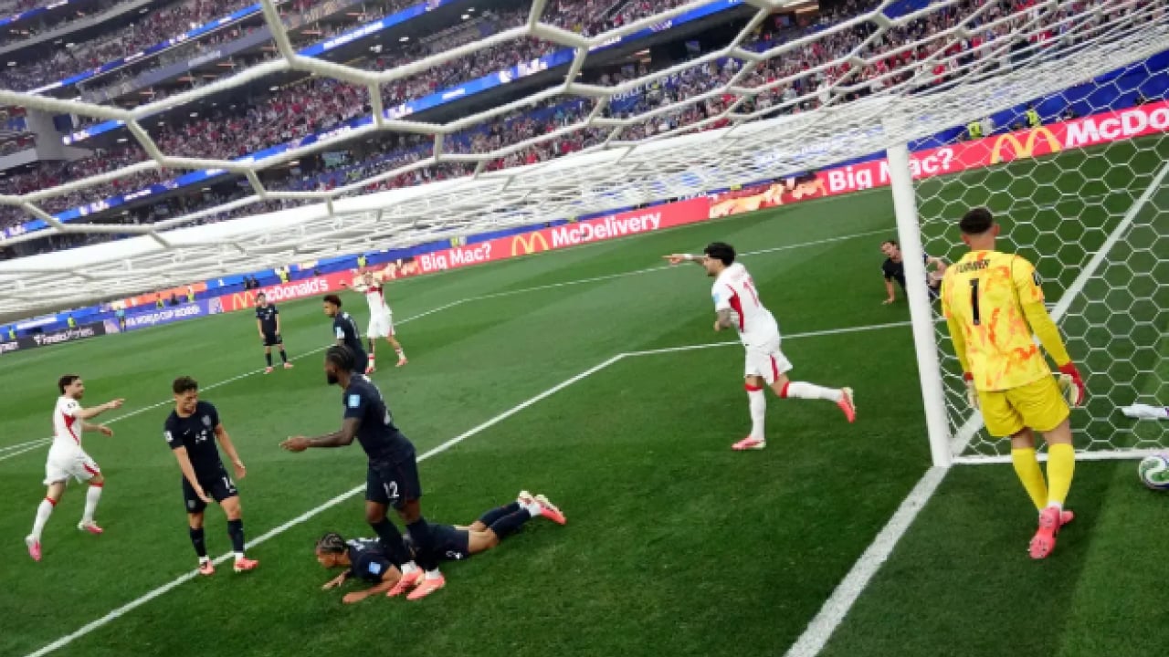 Foto - Ümit Özat'tan olay San Marino göndermesi! Montella'yı yerden yere vurdu!