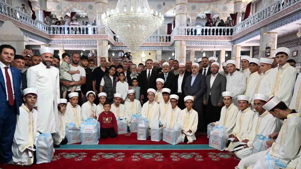 Foto - Ümmet sizlerle gurur duyuyor: 75 hafız hayaline kavuştu
