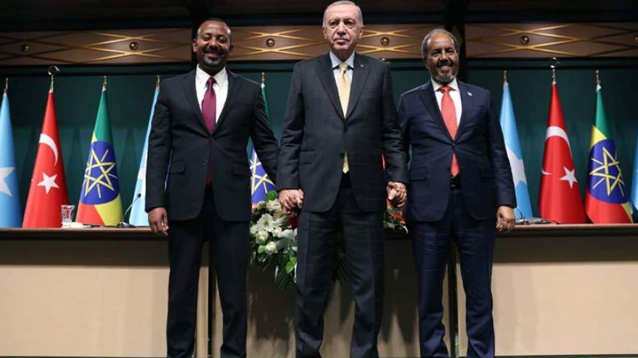 Foto - "Umudun sesini yükseltiyoruz" diyen Erdoğan: Parasıyla silah alamayan ülkeden kendi uçağını üreten ülkeye dönüştük