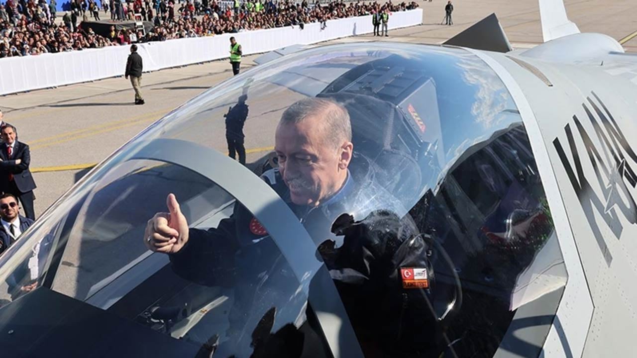 Foto - "Umudun sesini yükseltiyoruz" diyen Erdoğan: Parasıyla silah alamayan ülkeden kendi uçağını üreten ülkeye dönüştük