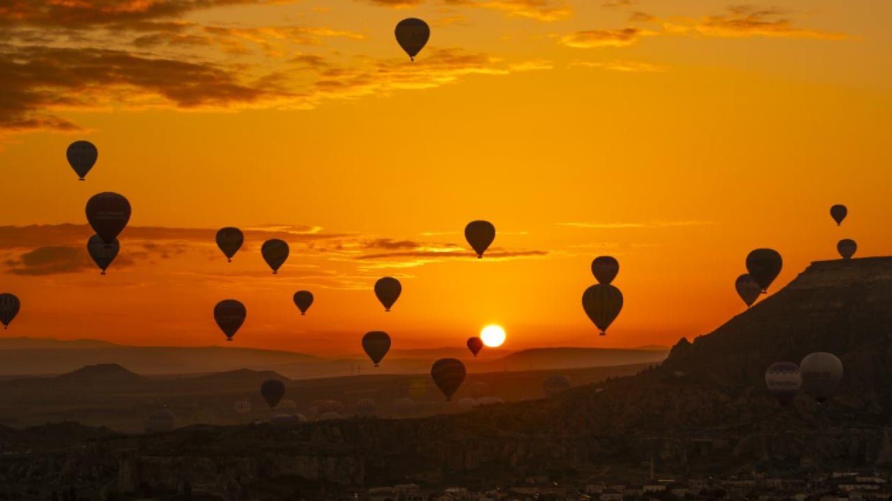 UNESCO mirası Kapadokya rüzgarı: Sıcak hava balon turlarına yoğun ilgi