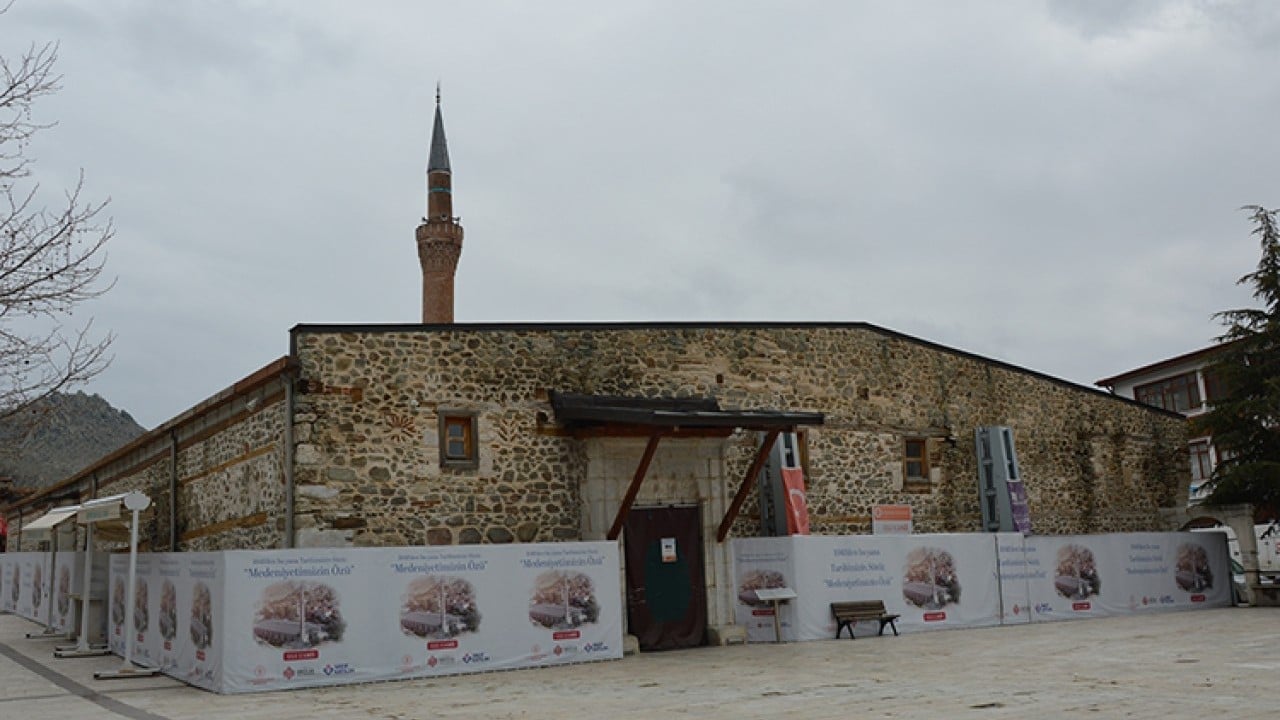 Foto - UNESCO tescilli 8 asırlık Sivrihisar Ulu Cami ramazana hazır