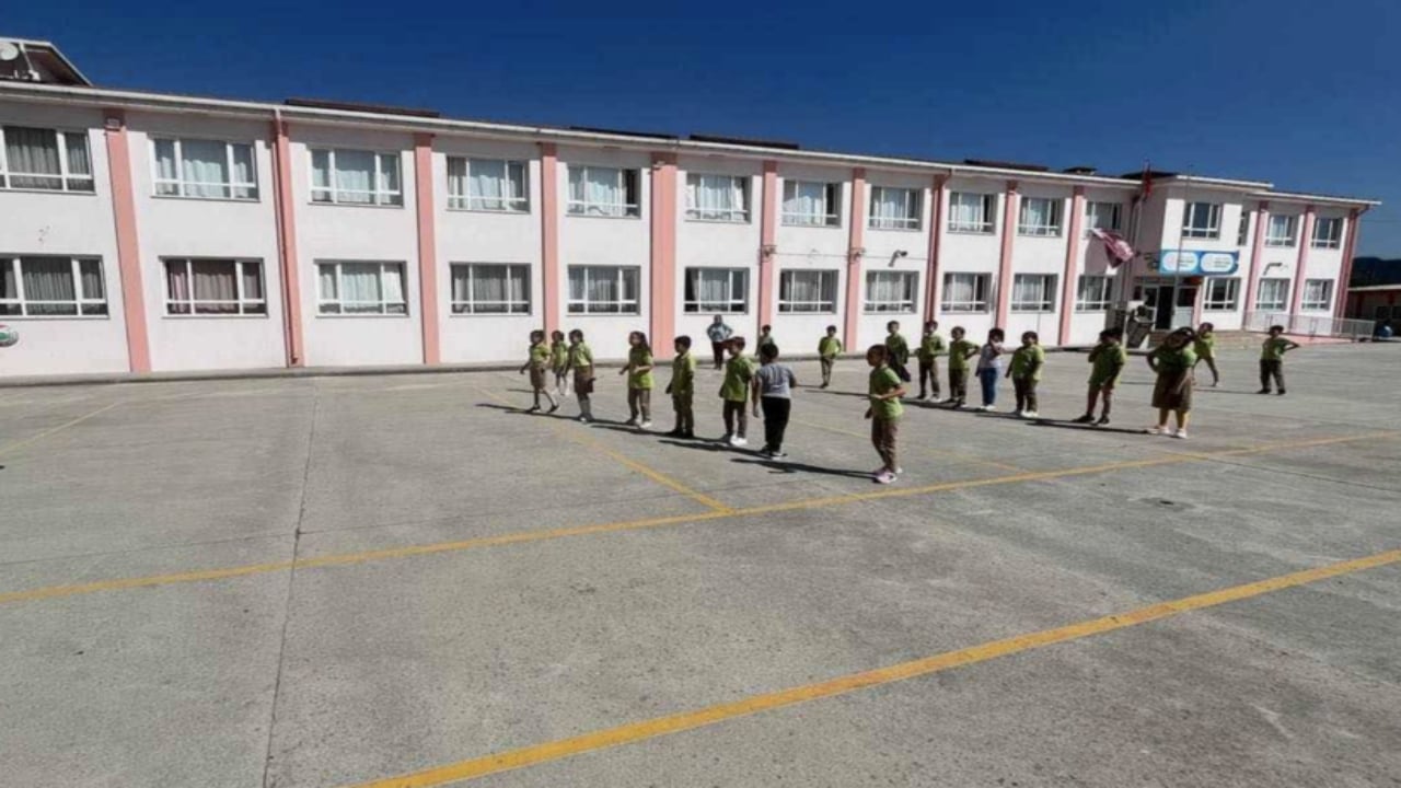 Foto - Üniforma zorunlu, velilere giriş yasak... İşte katliamlar sonrası okullardaki yeni güvenlik önlemleri