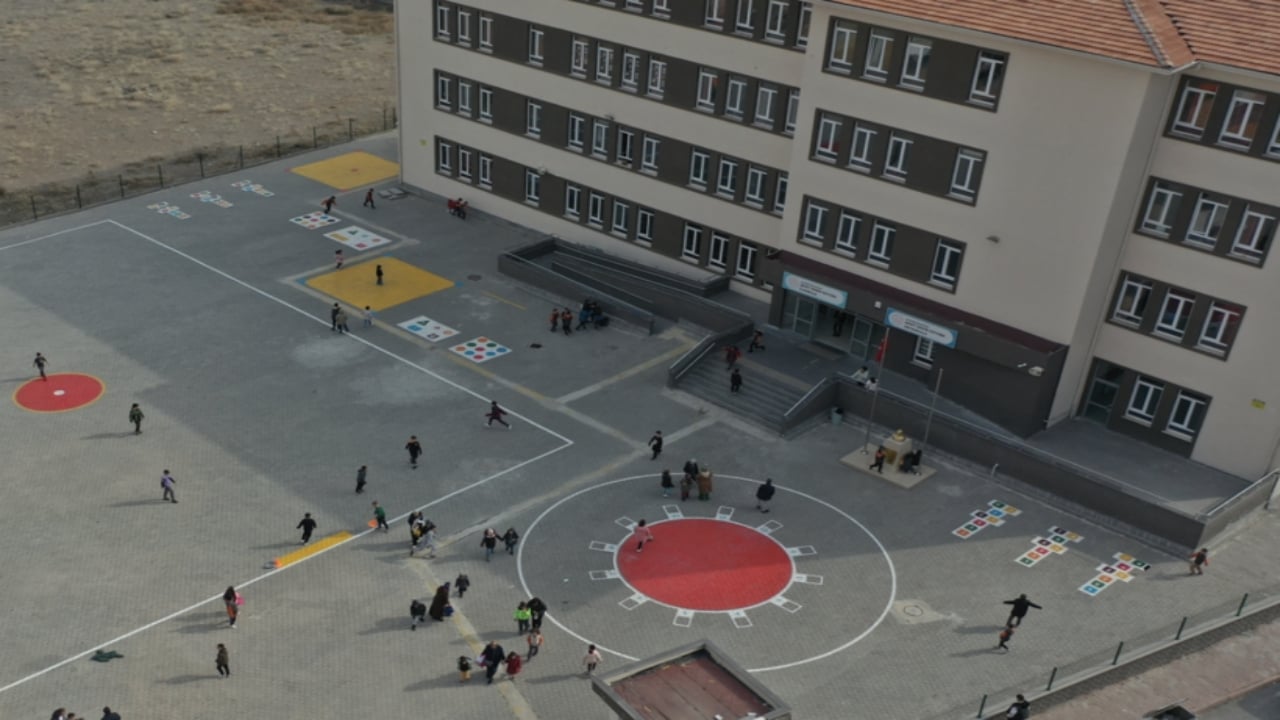 Foto - Üniforma zorunlu, velilere giriş yasak... İşte katliamlar sonrası okullardaki yeni güvenlik önlemleri