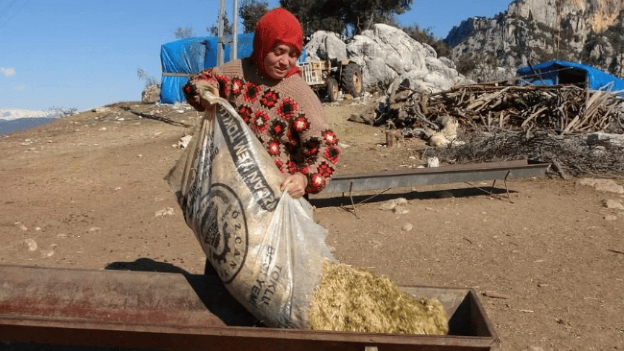 Foto - Üniversite mezunu oldu, köyüne döndü! Baba mesleğiyle sosyal medyada fenomen oldu