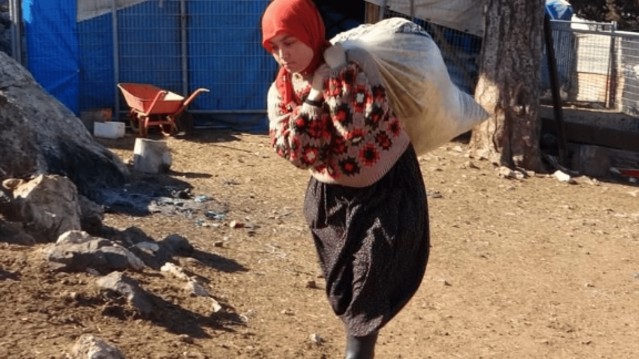 Foto - Üniversite mezunu oldu, köyüne döndü! Baba mesleğiyle sosyal medyada fenomen oldu