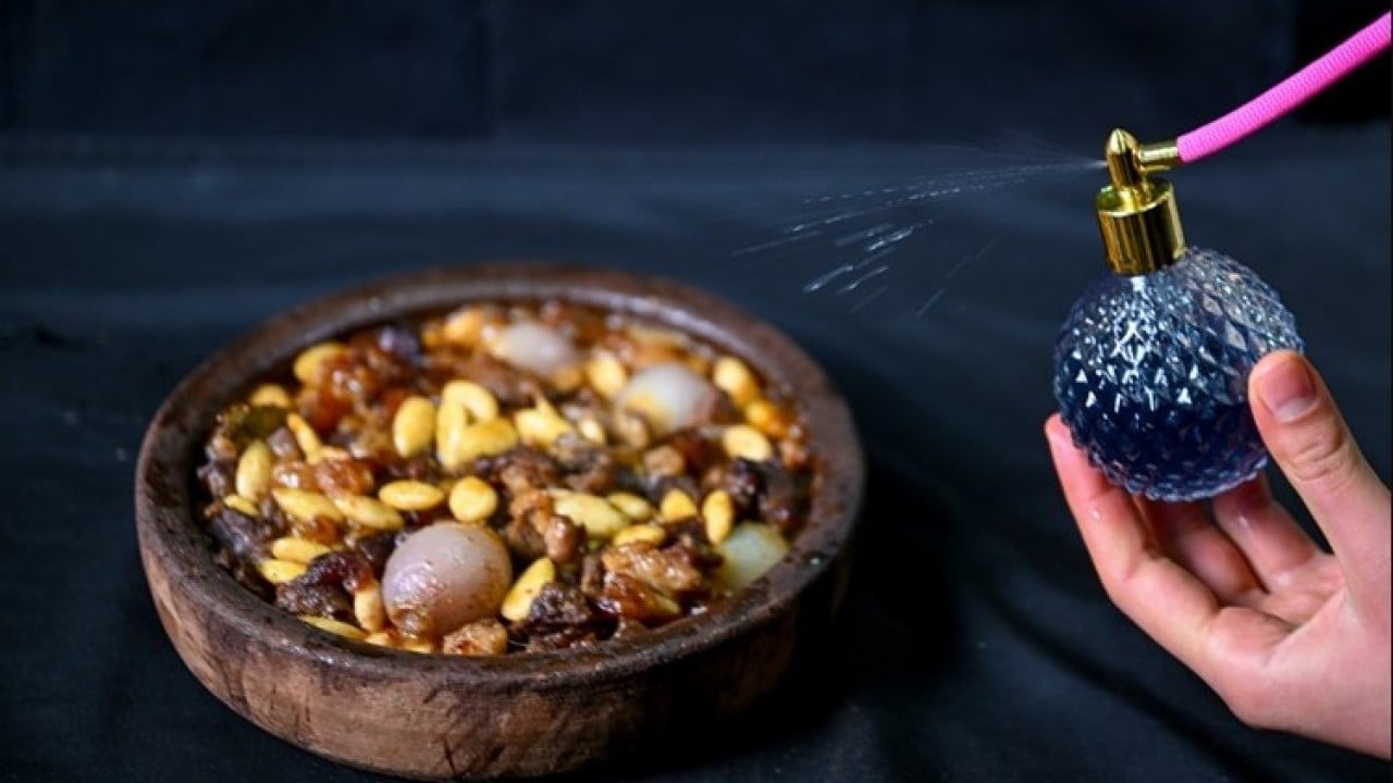 Üniversite öğrencilerinden yeni pazarlama taktiği! Osmanlı yemekleri 