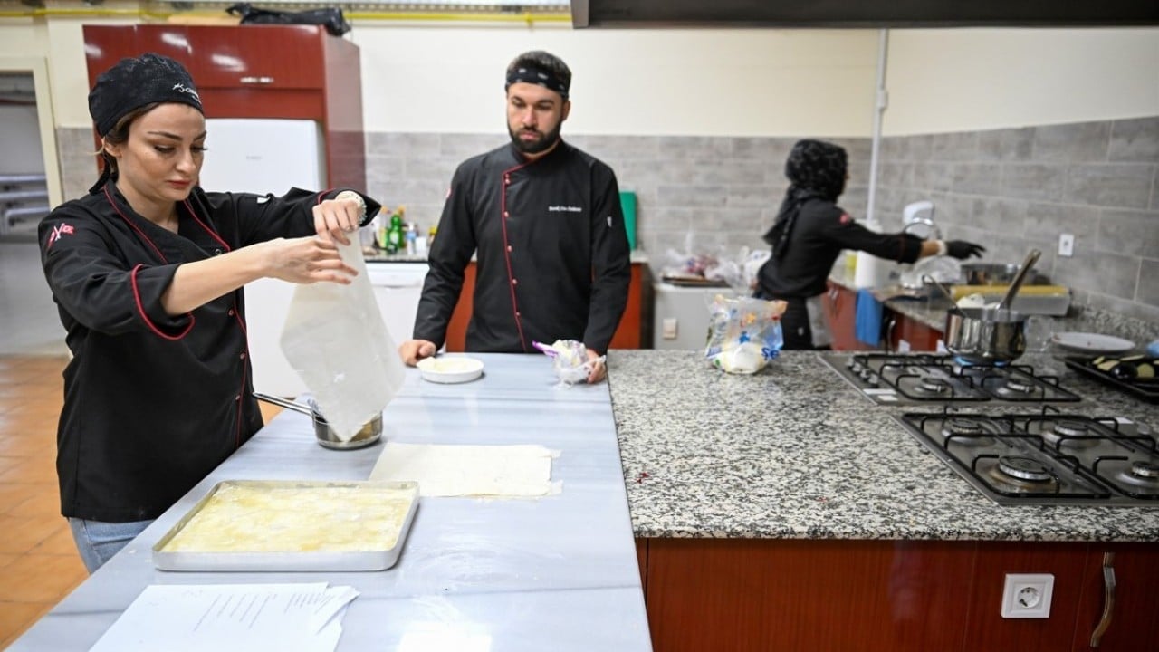 Foto - Üniversite öğrencilerinden yeni pazarlama taktiği! Osmanlı yemekleri 