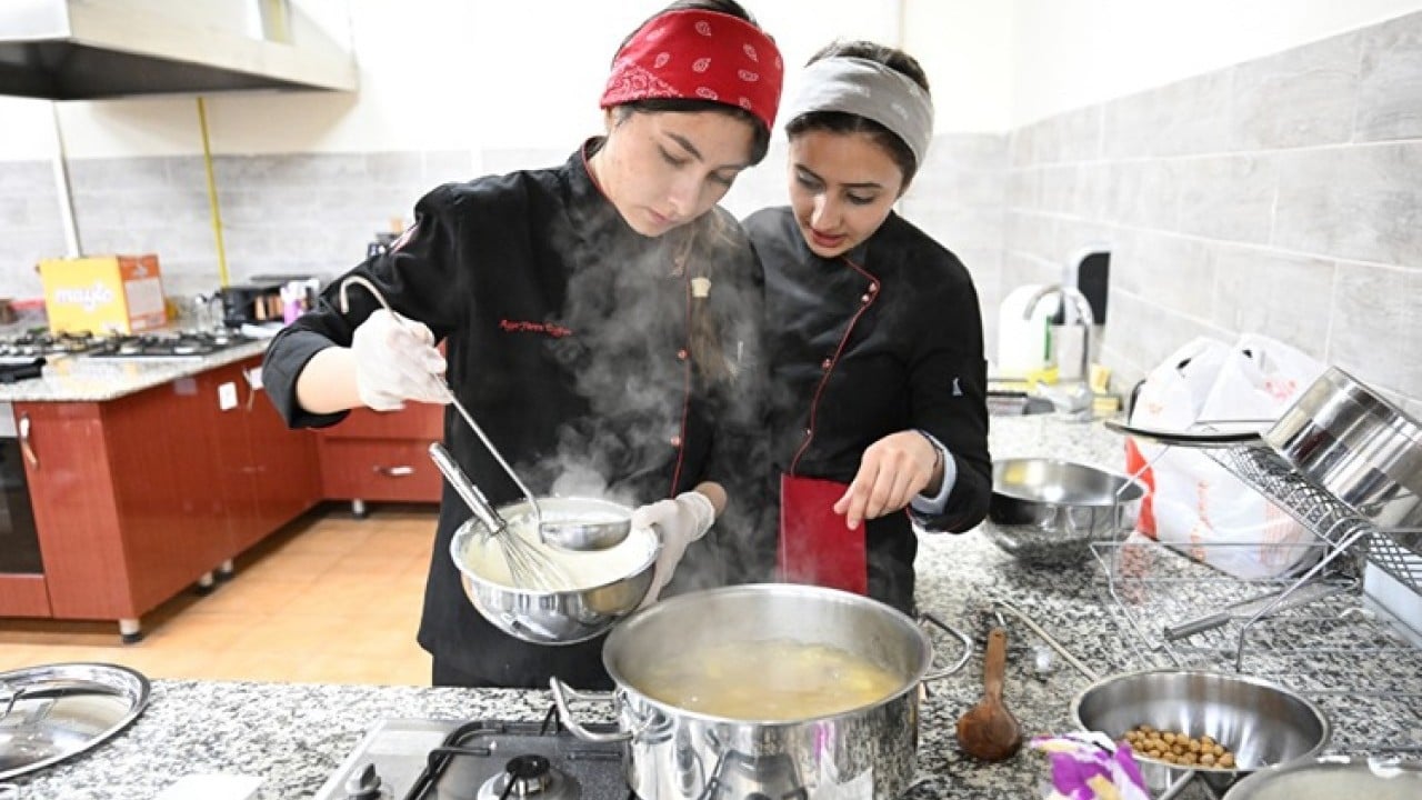 Foto - Üniversite öğrencilerinden yeni pazarlama taktiği! Osmanlı yemekleri 