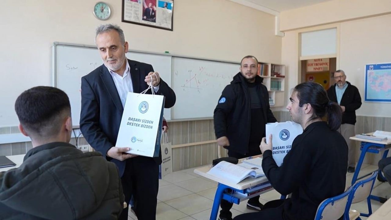 Foto - Üniversite öğrencilerinin ulaşım kartları belediyeden!