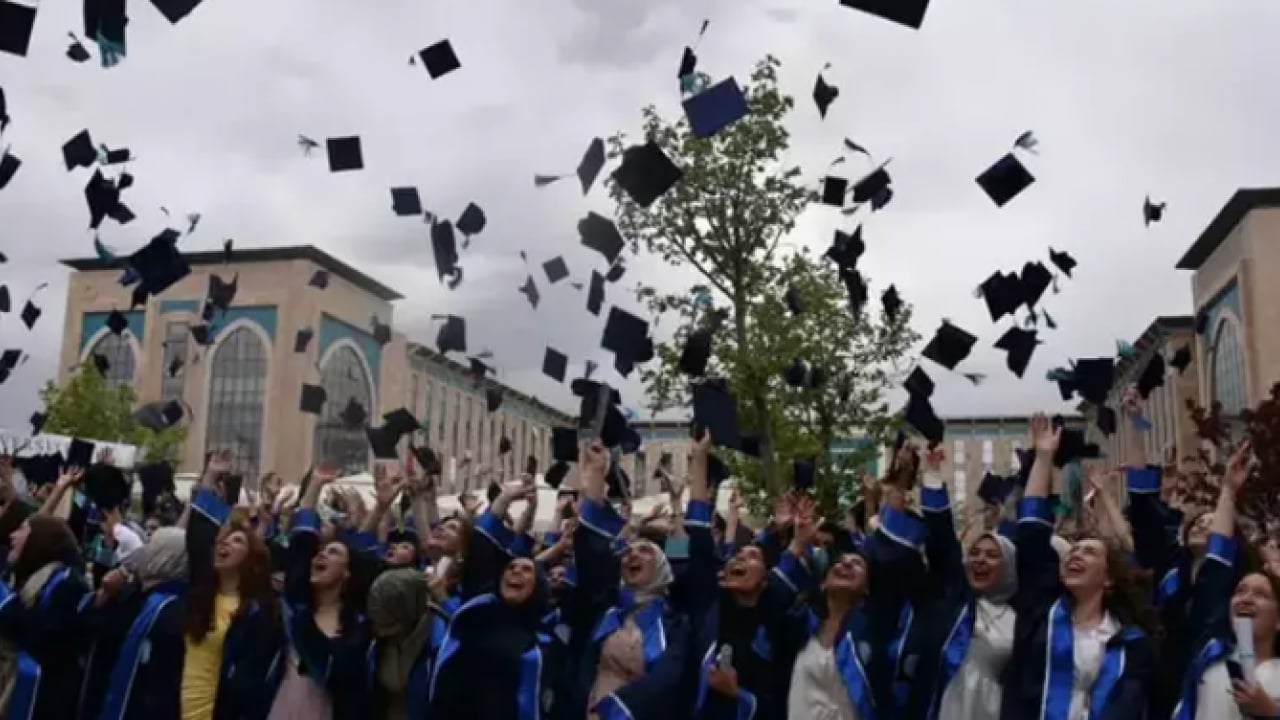 Foto - Üniversitelerde yeni dönem resmen başlıyor: O bölüm dışında hepsi 3 yıl olacak!