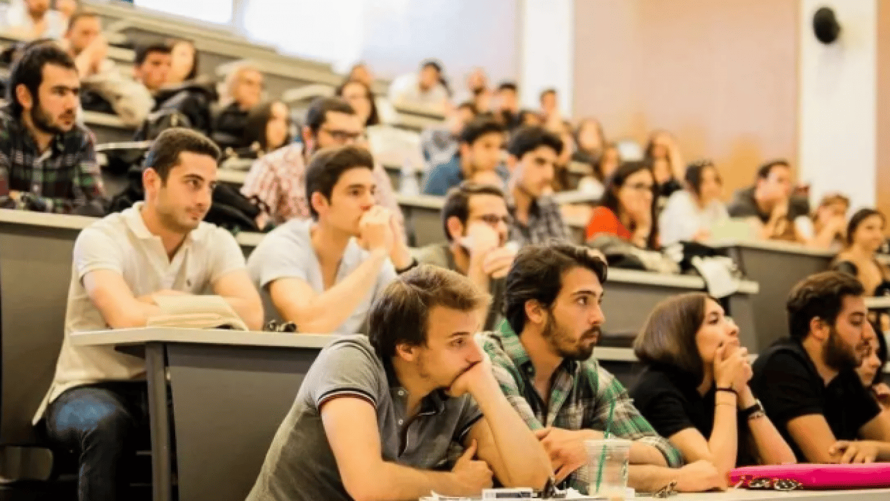 Üniversitelerde yeni dönem resmen başlıyor: O bölüm dışında hepsi 3 yıl olacak!