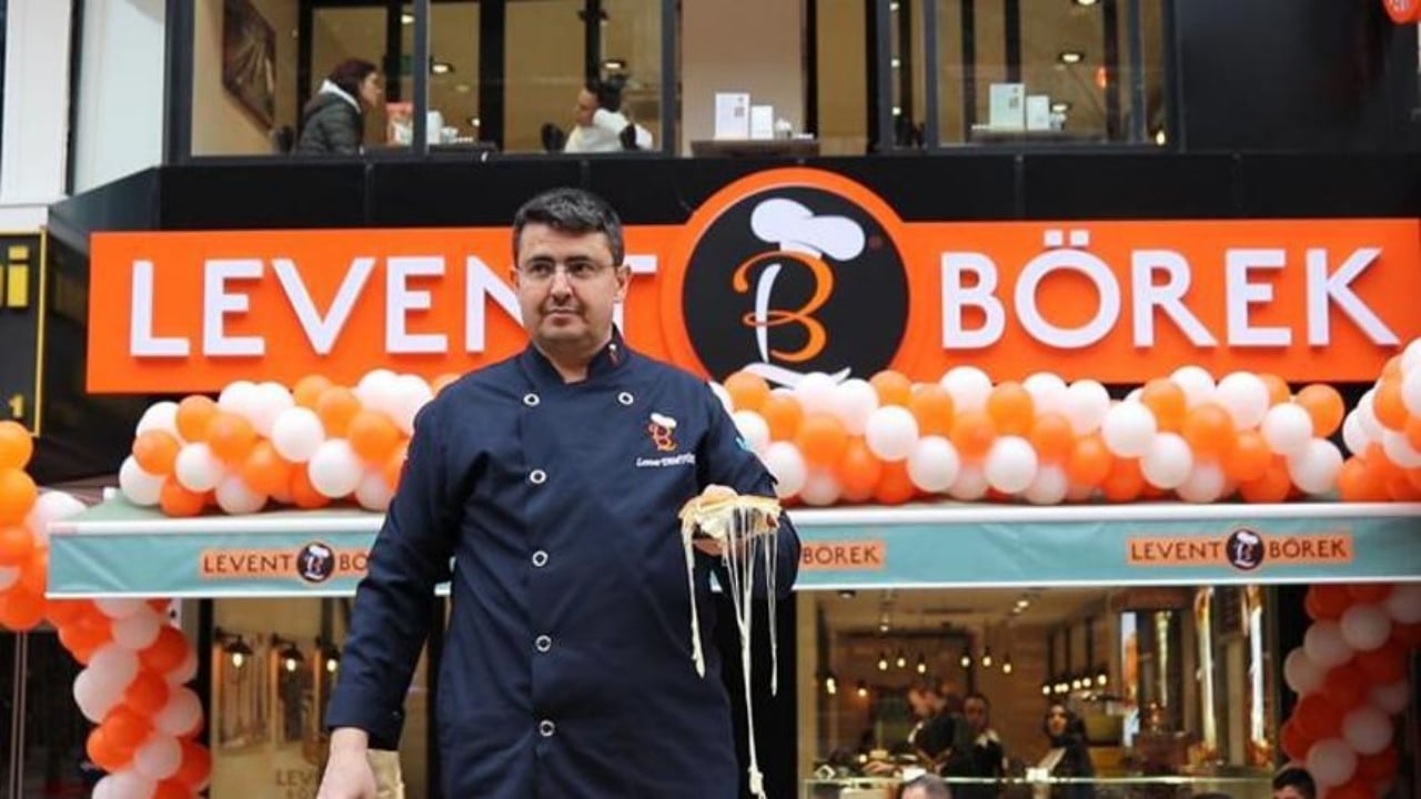 Foto - Ünlü börekçinin deposuna baskında şok eden görüntüler! Zabıta bile "pes" dedi