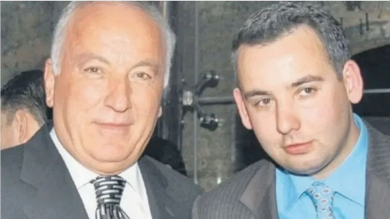 Foto - Ünlü işadamını dumura uğratan olay! Evini dronla gözetleyen oğlu çıktı