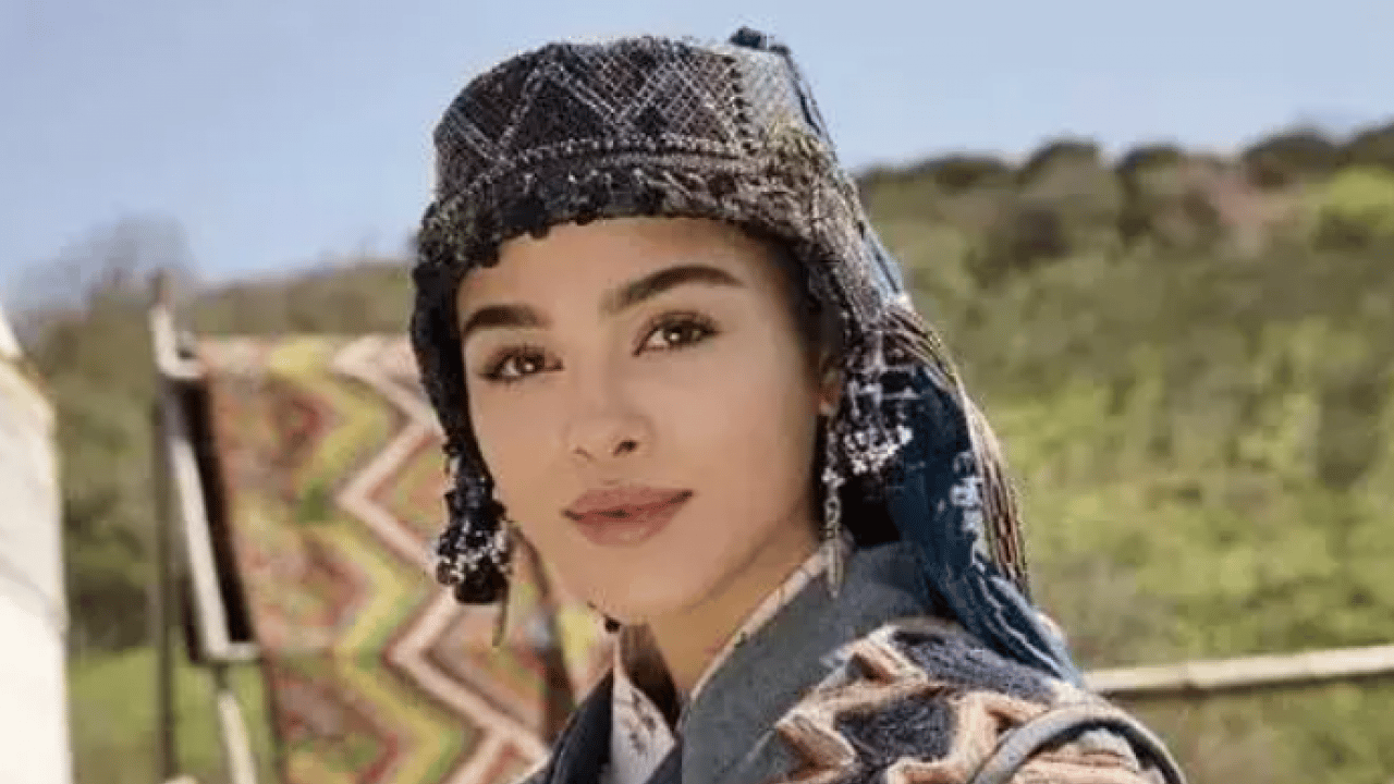 Foto - Alparslar dizisinin yıldızıydı: Ünlü oyuncunun evi kül oldu! 