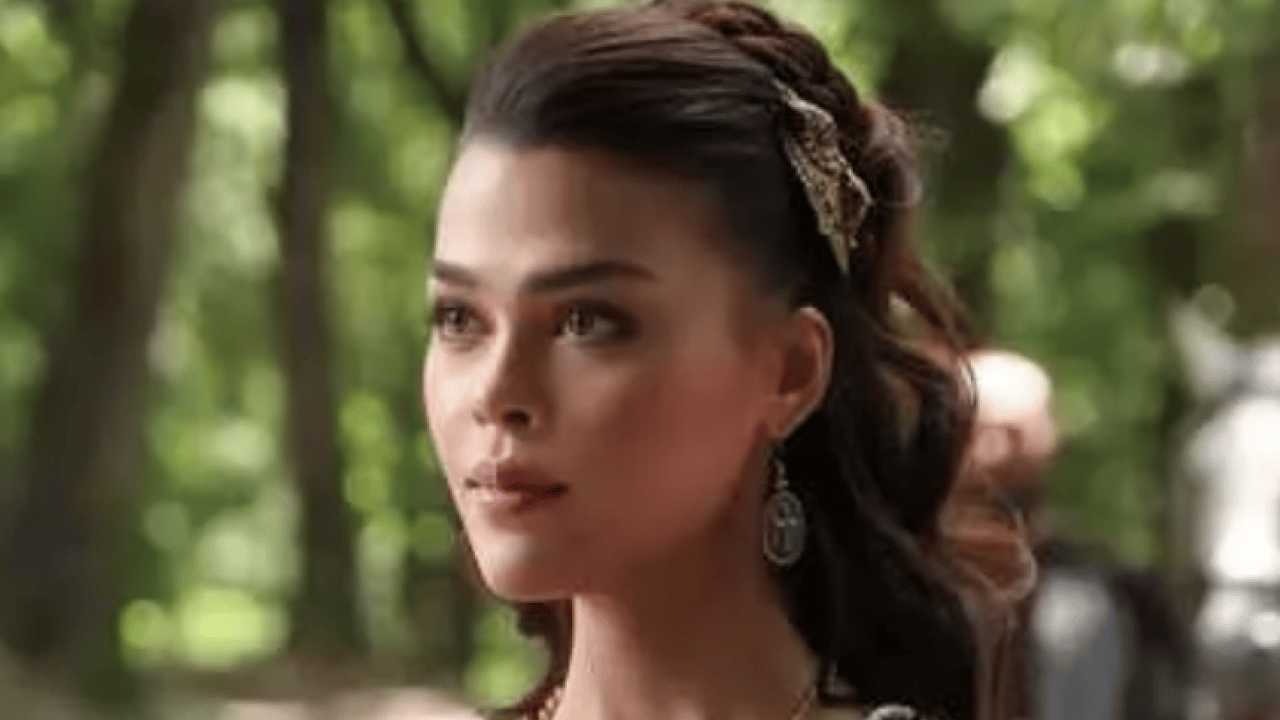 Foto - Alparslar dizisinin yıldızıydı: Ünlü oyuncunun evi kül oldu! 