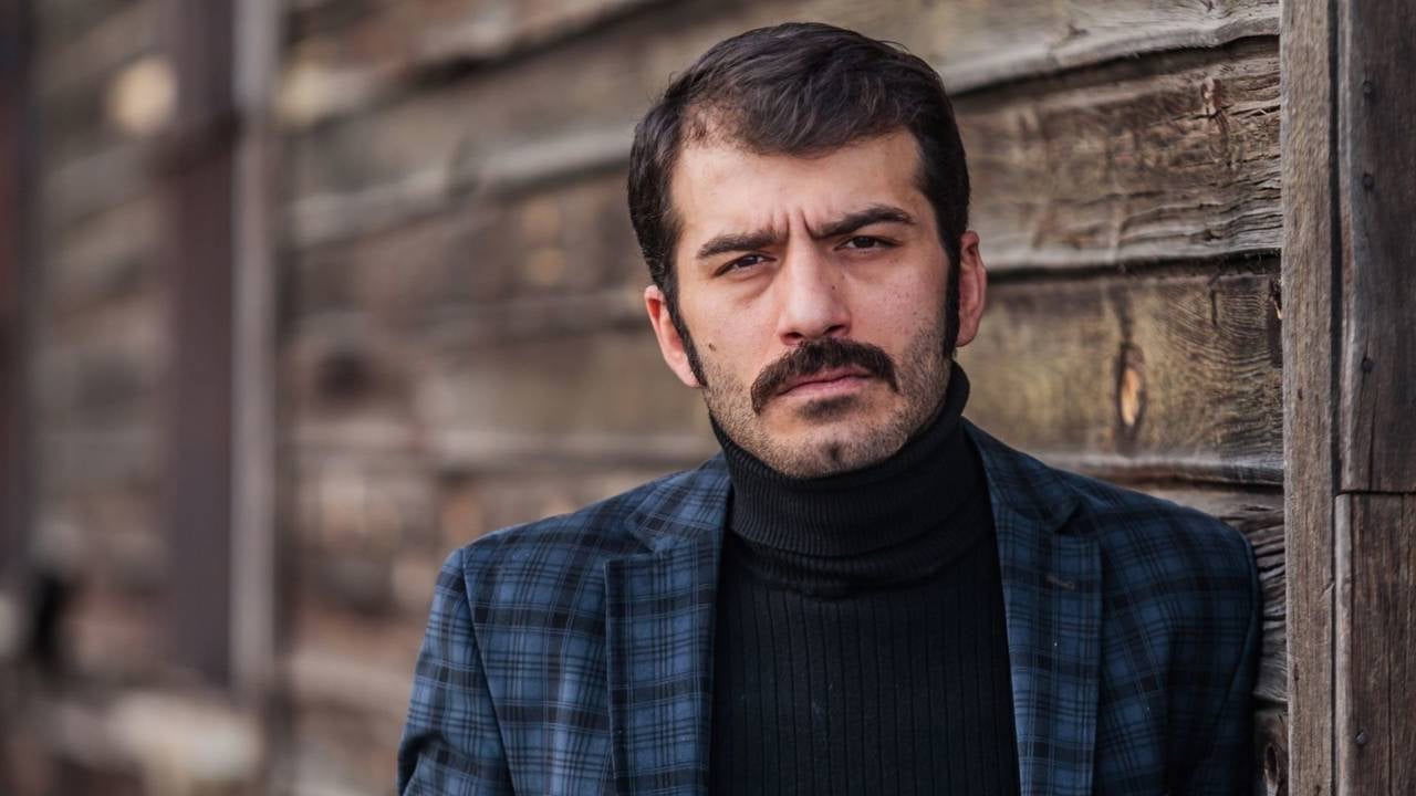 Foto - Ünlü oyuncu, feministlerin ayarını bozdu! "Bozkurt" işareti yapıp 8 Mart yürüyüşünü bastı