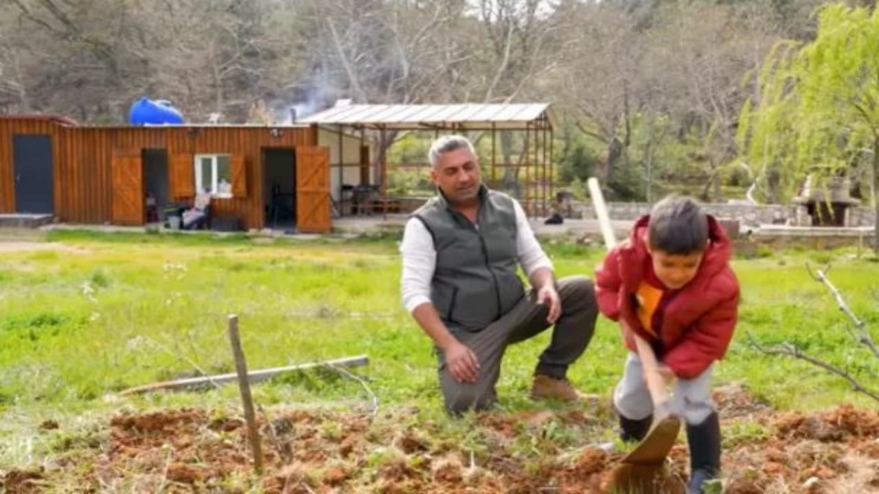 Foto - Ünlü oyuncu, her şeyi elinin tersiyle itip köye yerleşti: Ne elektrik var ne de telefon