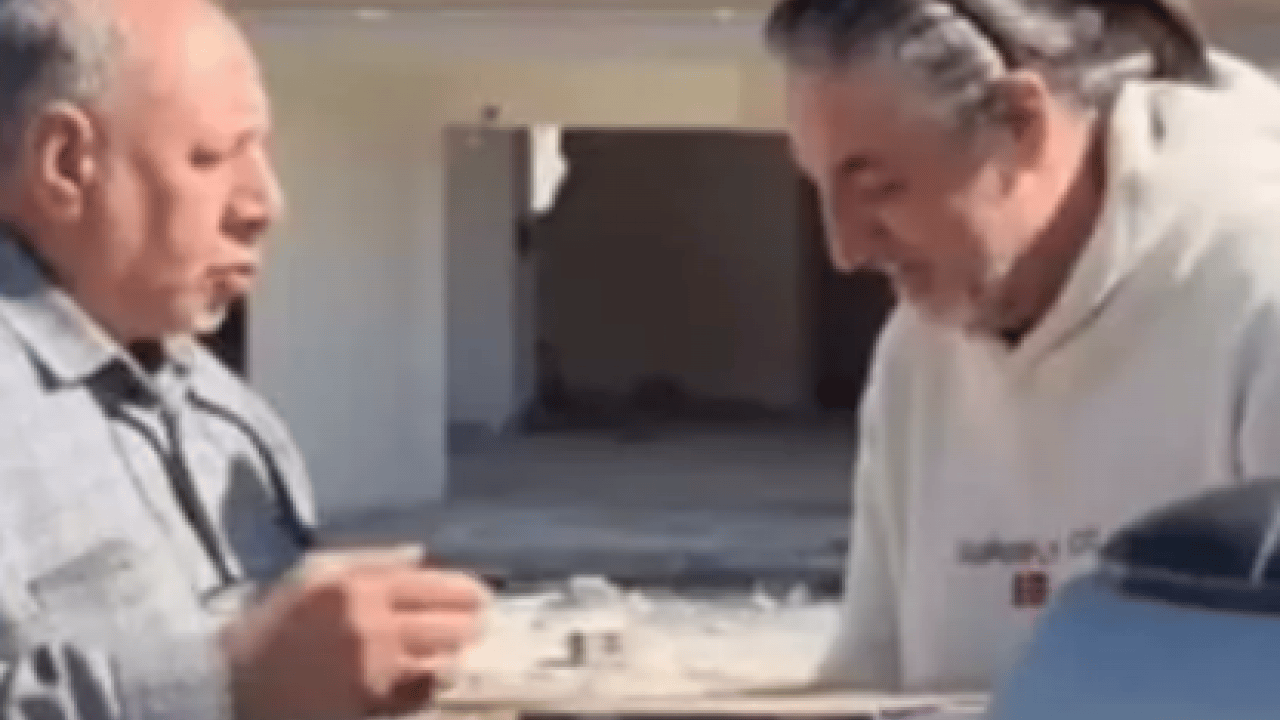 Foto - Ünlü sanatçı Ramazan'da Hatay'a gitti: Depremzede ailelere yardımıyla gönülleri fethetti!