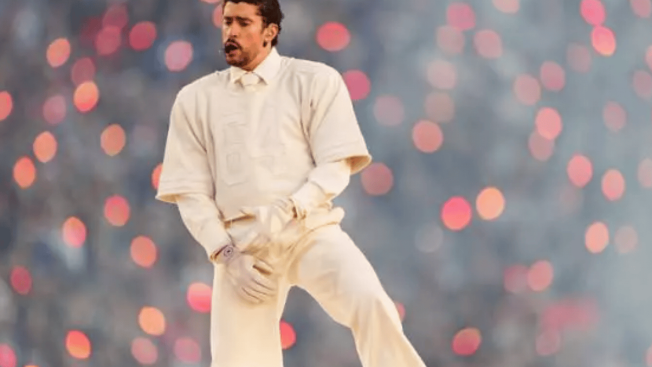 Foto - Ünlü şarkıcı Amerika'ya rest çekti: Sahneye kurşun geçirmez yelekle çıktı!