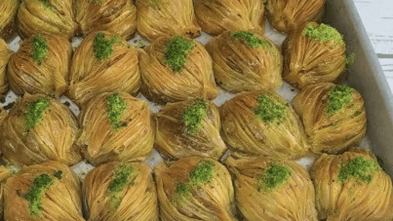 Foto - Ünlü şeften midye baklava tarifi: Dışı çıtır içi irmik! İftara nefis şerbetli tatlı