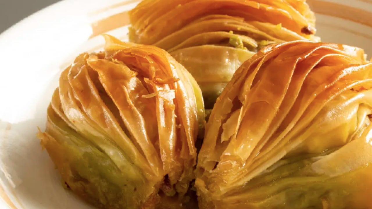 Foto - Ünlü şeften midye baklava tarifi: Dışı çıtır içi irmik! İftara nefis şerbetli tatlı