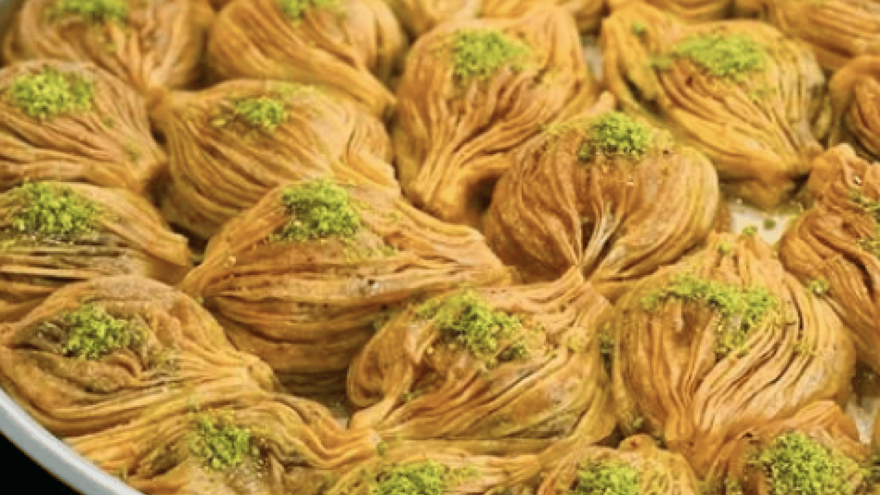 Foto - Ünlü şeften midye baklava tarifi: Dışı çıtır içi irmik! İftara nefis şerbetli tatlı