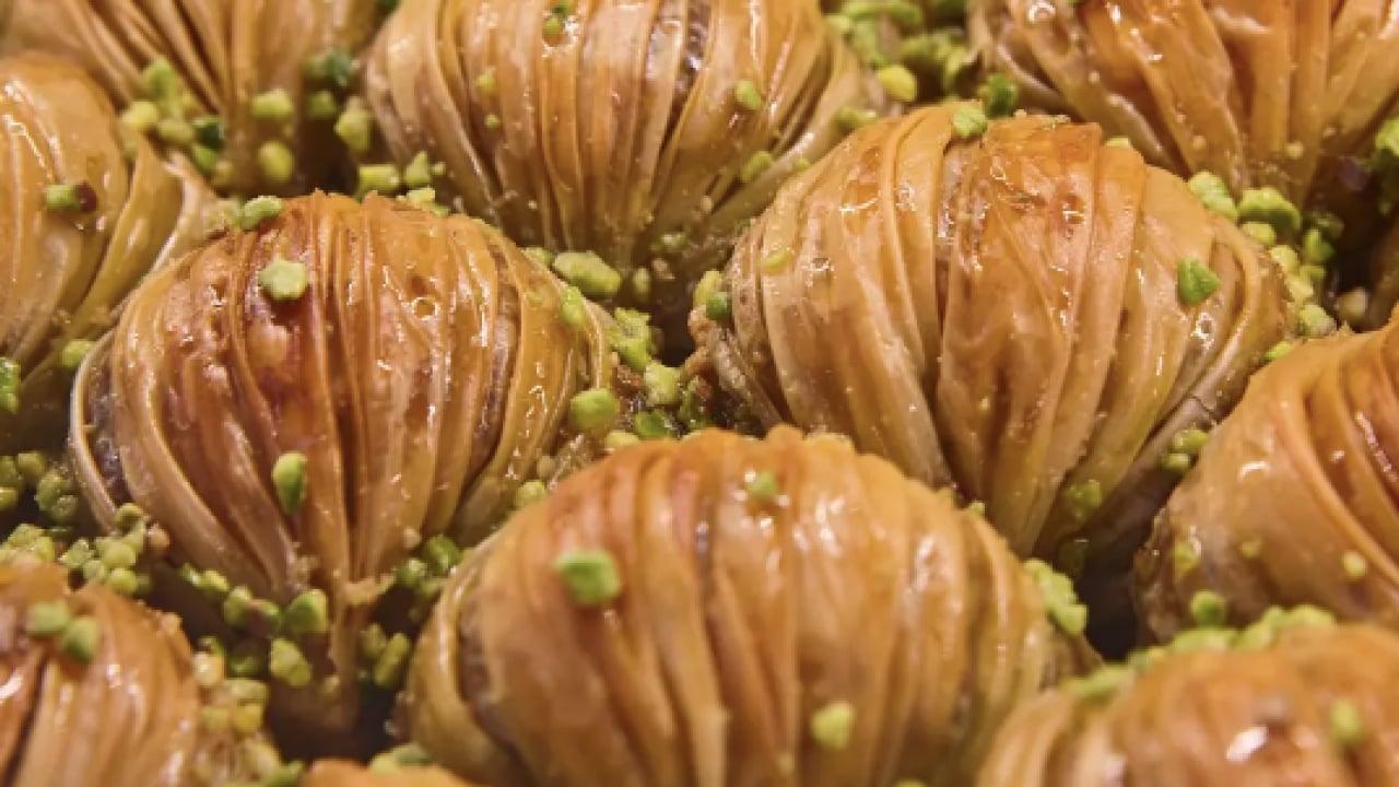 Foto - Ünlü şeften midye baklava tarifi: Dışı çıtır içi irmik! İftara nefis şerbetli tatlı