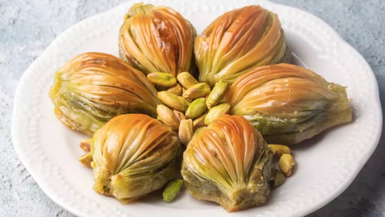 Foto - Ünlü şeften midye baklava tarifi: Dışı çıtır içi irmik! İftara nefis şerbetli tatlı